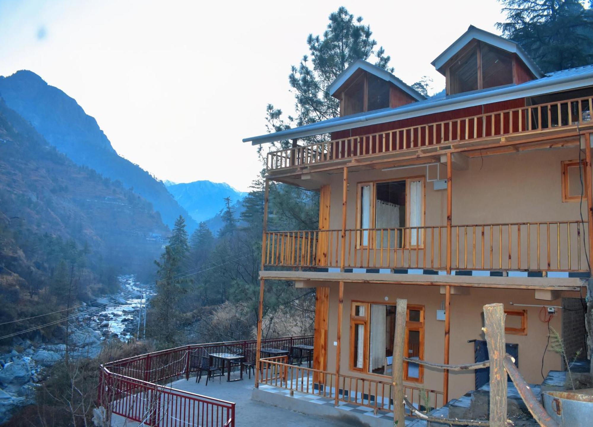 The Fiza Retreat Tirthan Banjār Extérieur photo