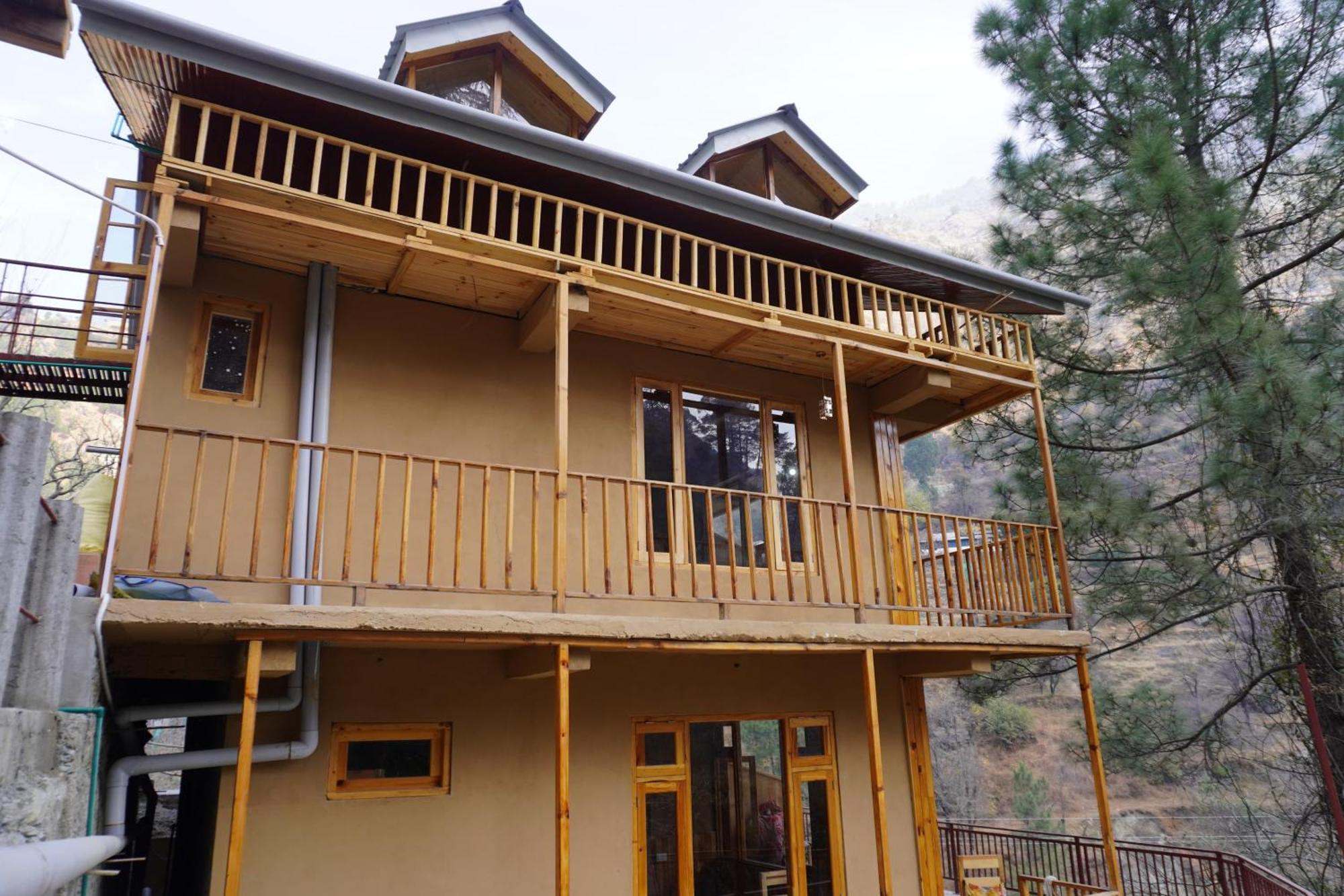 The Fiza Retreat Tirthan Banjār Extérieur photo
