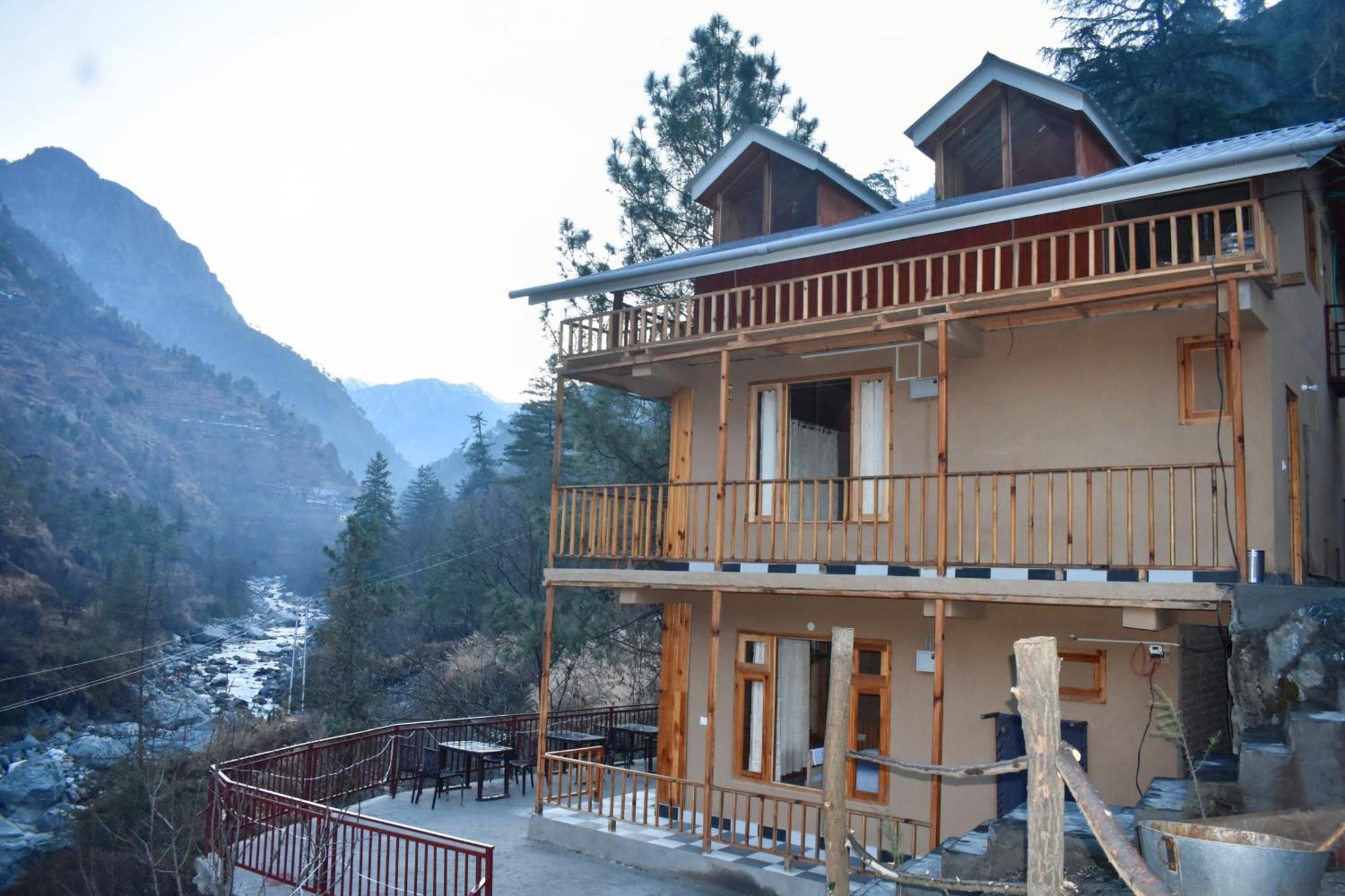 The Fiza Retreat Tirthan Banjār Extérieur photo